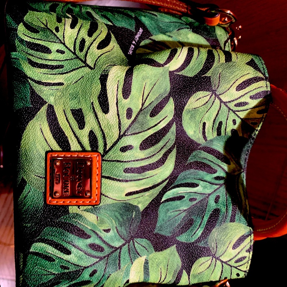 Dooney &Bourke Montego mini Barlow